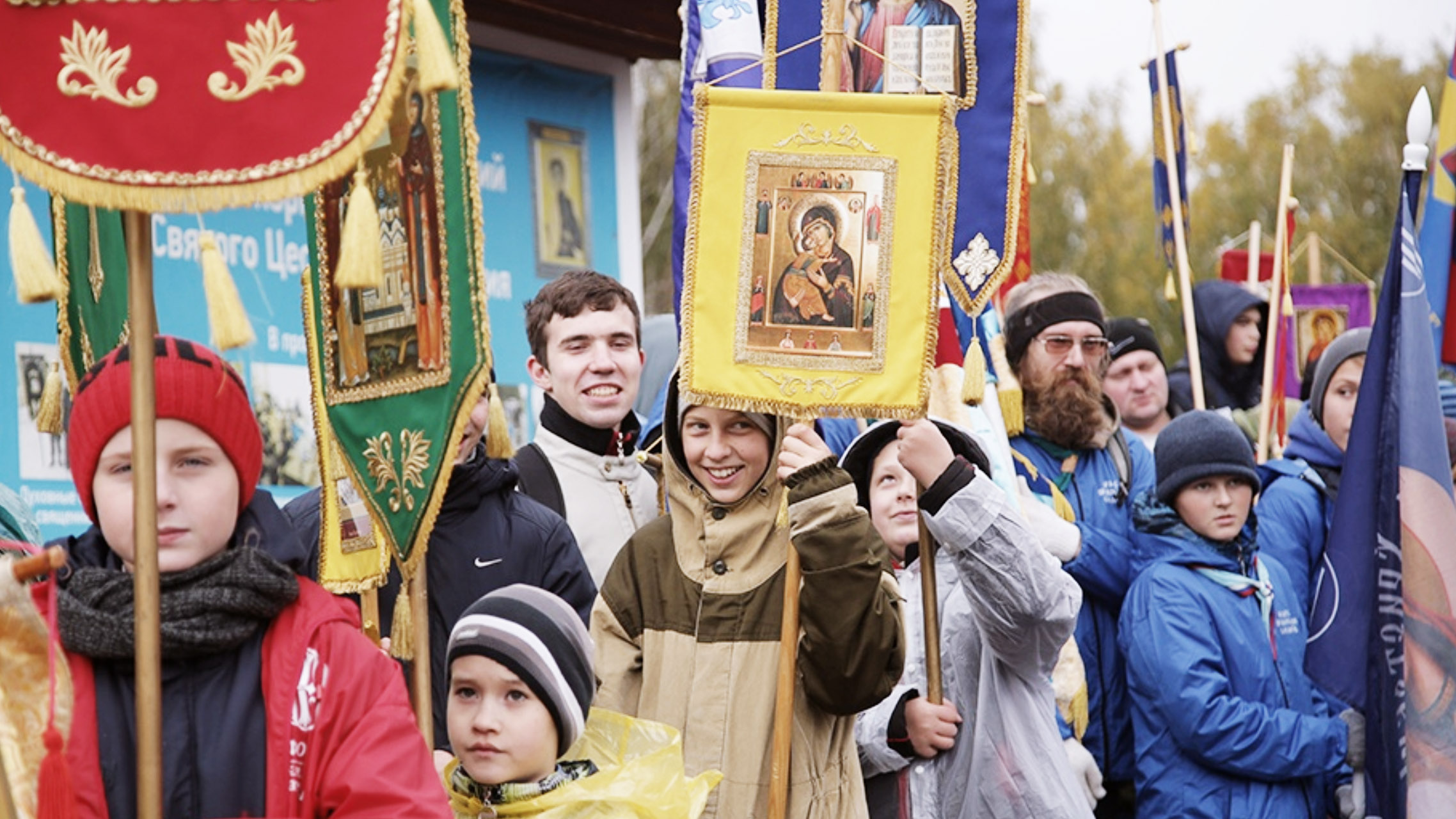 День года екатеринбург. Крестный ход в Екатеринбурге. Крестный ход 2 октября. Крестный ход через Новоржев 2 октября. Детский крестный ход Екатеринбург фото.