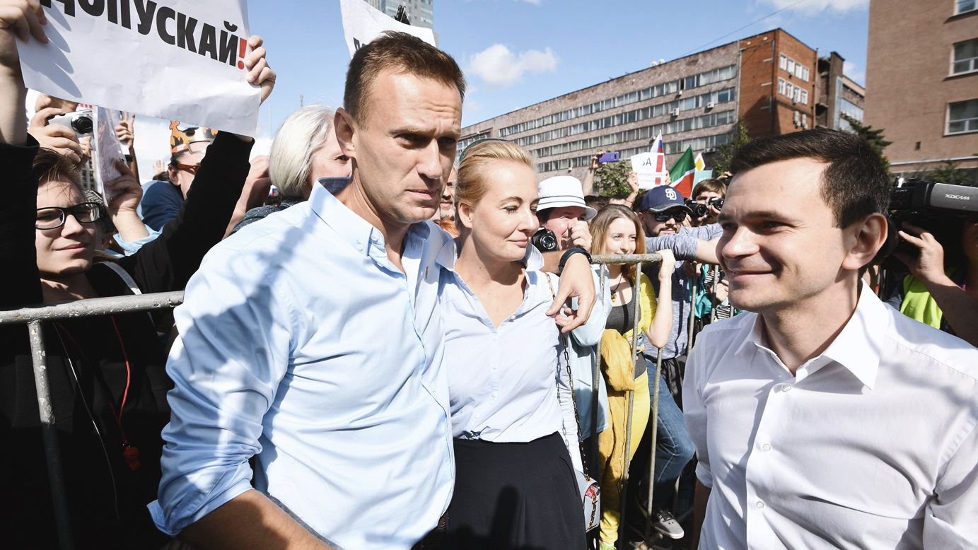 Акция навального полдень. Яшин и Навальный. Яшин Немцов Навальный.