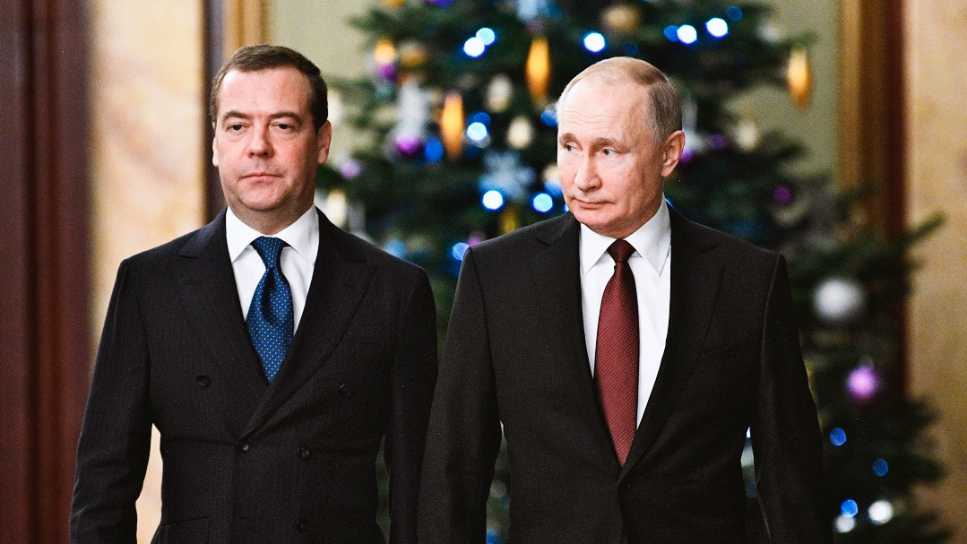 Путин И Медведев Под Дождем Фото