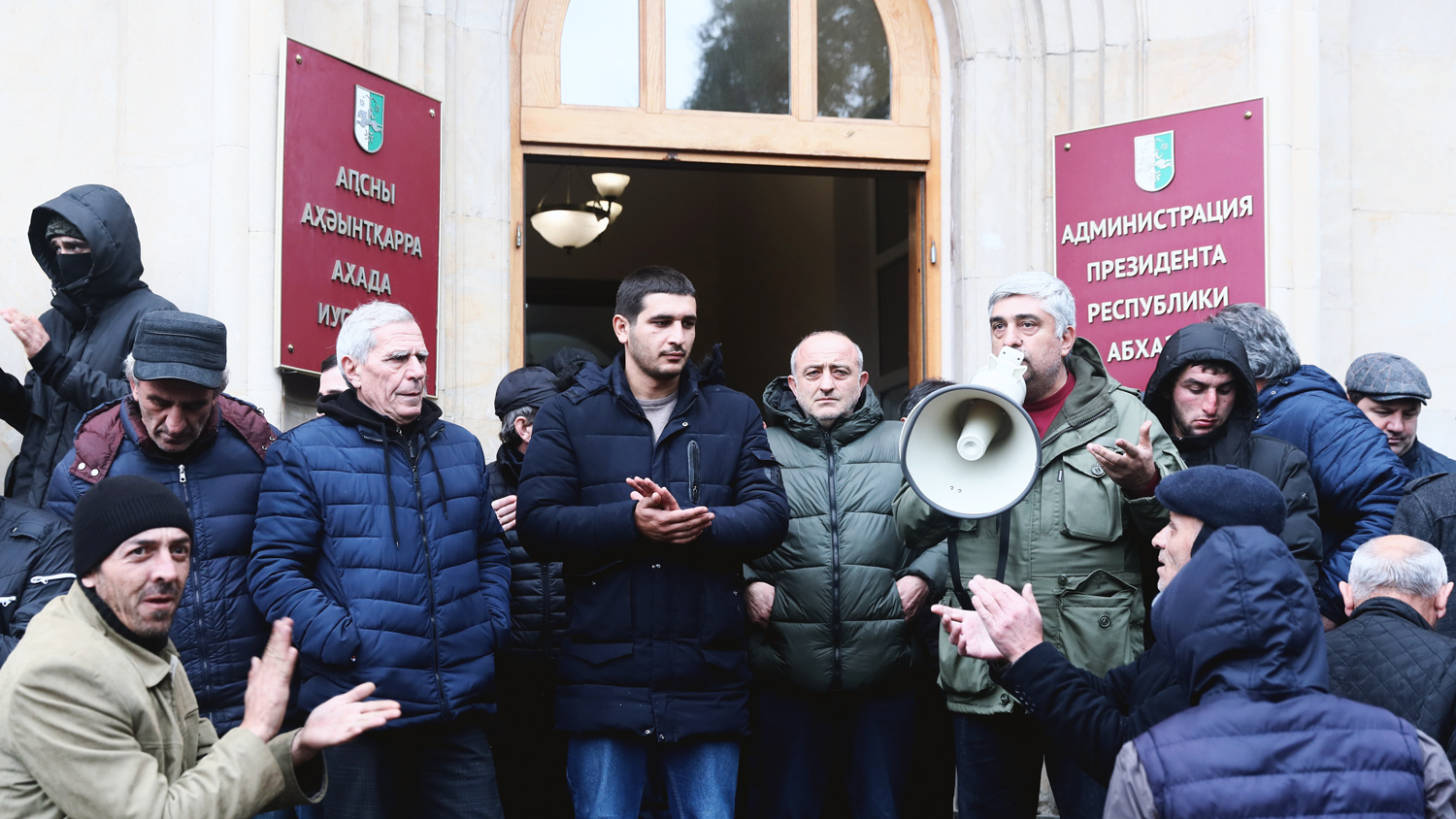 Абхазия новости за последние сутки. ЦИК Абхазии. Администрация президента Абхазии. Политический кризис в Абхазии. Оппозиция Абхазии.