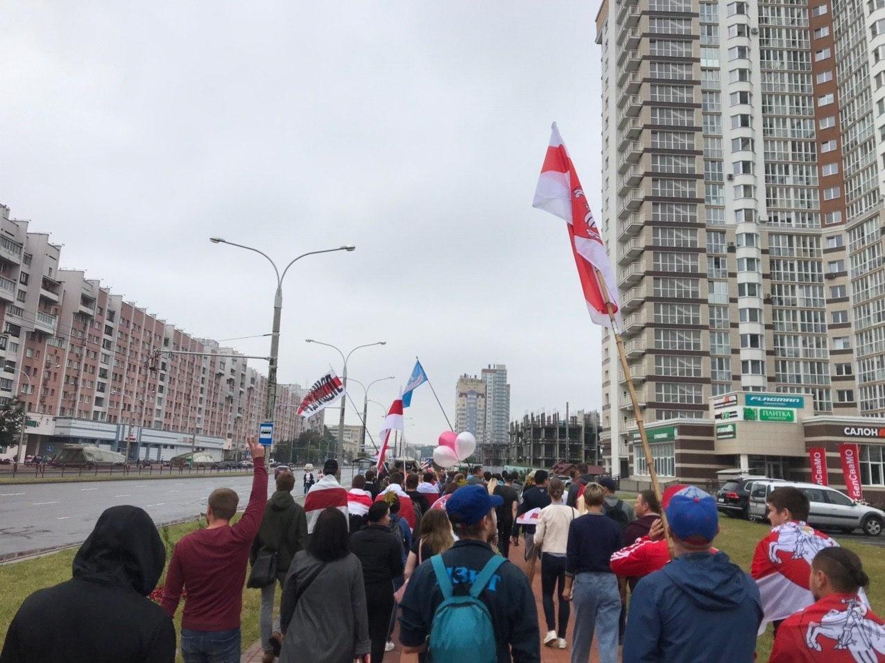 15-й день протестов в Белоруссии: в Минске перед маршем заметили водомёты.  Закрыты некоторые станции метро