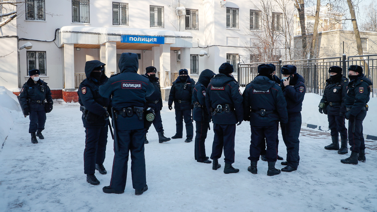 Руководство МВД в день митинга за Навального приказало собрать сотрудников  на работе. Для уборки помещений