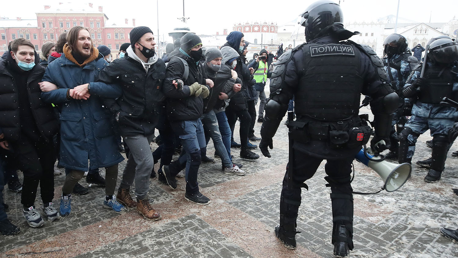 Столкновения с полицией в Москве. Столкновение митингующих с полицией. Дебилы на митинге. Москва стычки