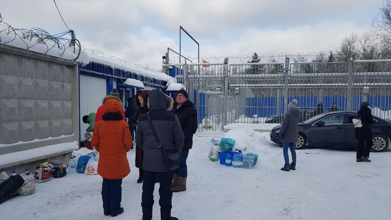 Без кипятка и очередь на передачу. Как сидят арестованные в «образцовом»  спецприёмнике в Егорьевске