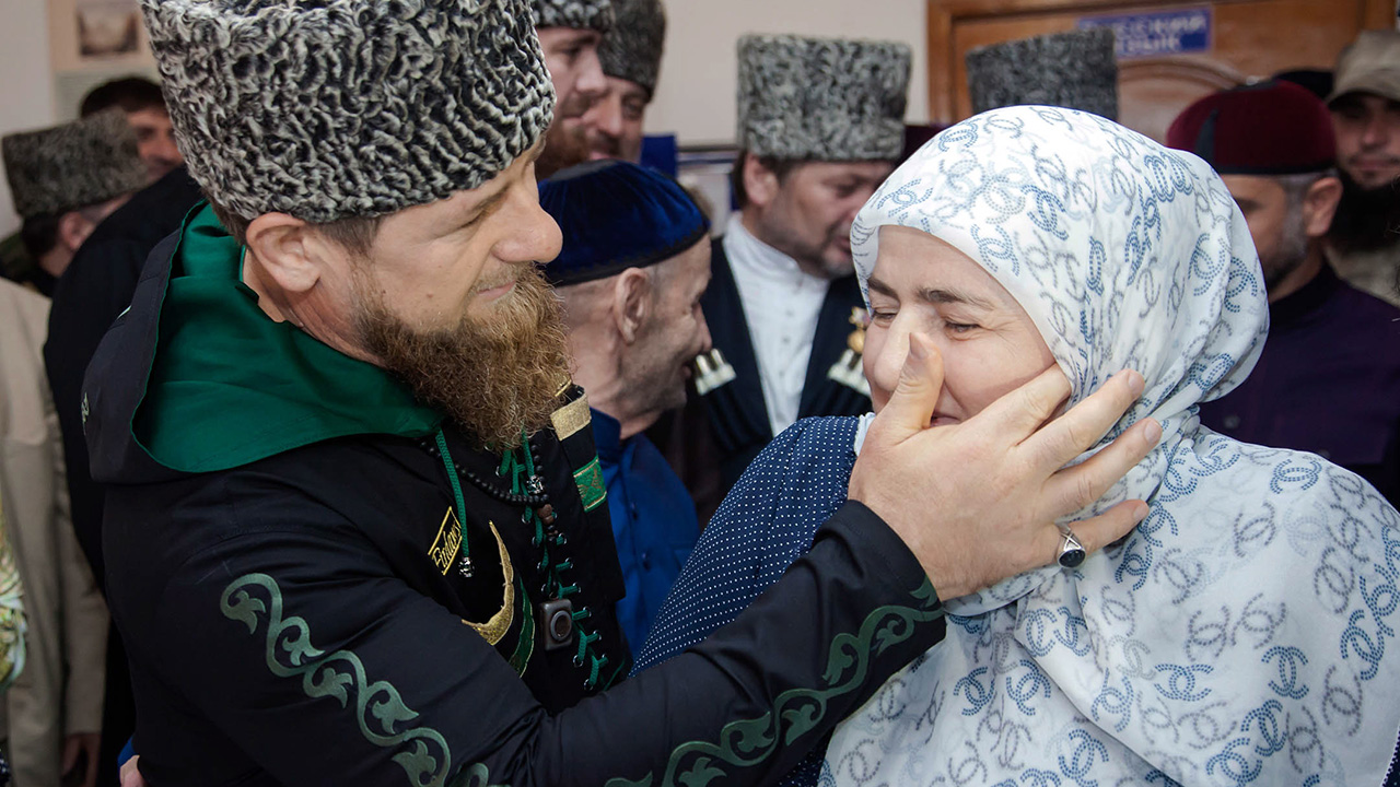 Охрана Рамзана Кадырова взяла в осаду батальон федералов