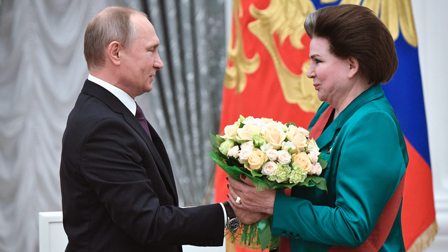 Губернатор Смоленской области поздравил Президента России с днём рождения