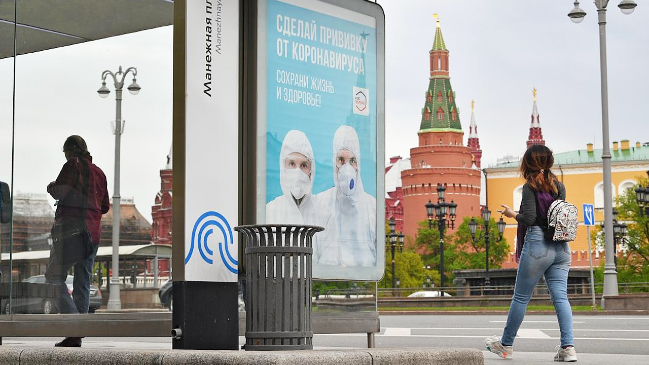 Москва предлагает. ГУП Мосгортранс реклама на остановках. ГУП Мосгортранс Пич. Реклама рекламы. Фото сделанные 1 мая 2021 года Москва.